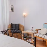 Shik & Chic One Bedroom Central Apartment Graf Ignatiev X Shishman Corner By Flat Mаnager