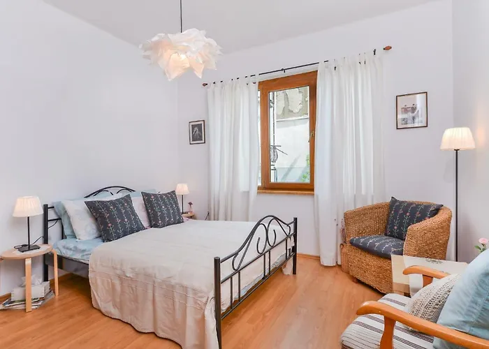 Shik & Chic One Bedroom Central Apartment Graf Ignatiev X Shishman Corner By Flat Mаnager
